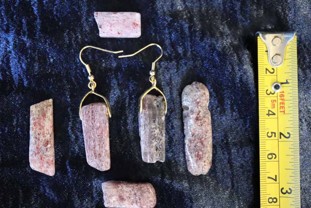 Item er-strawberry-quartz